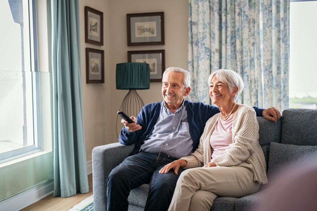 Old couple watching tv what is medicare advantage